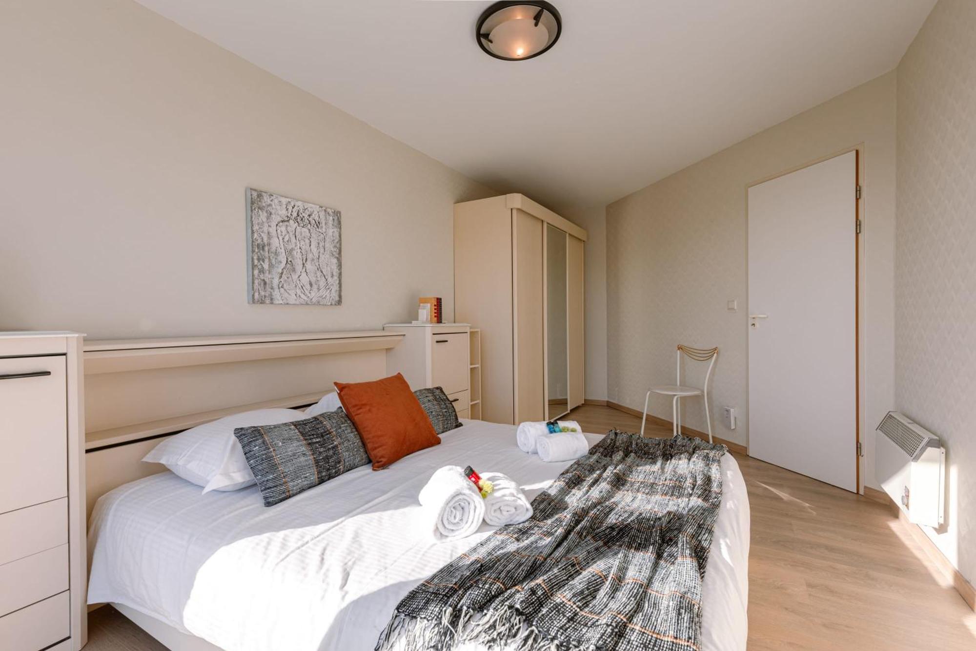 Huswell - Spacious & Modern Sea View Apartment With Garage Остенде Экстерьер фото