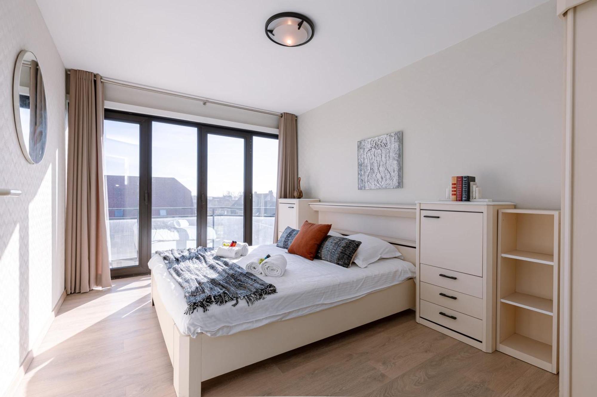 Huswell - Spacious & Modern Sea View Apartment With Garage Остенде Экстерьер фото
