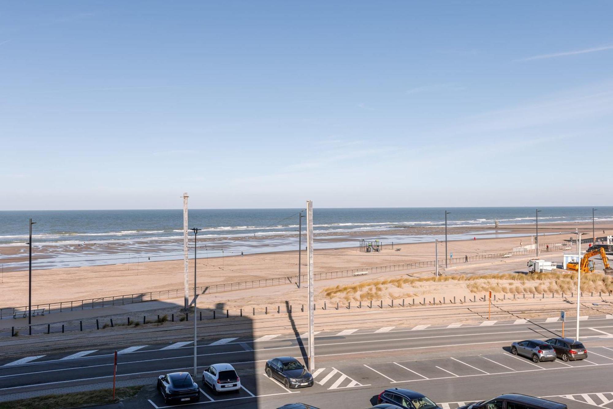 Huswell - Spacious & Modern Sea View Apartment With Garage Остенде Экстерьер фото